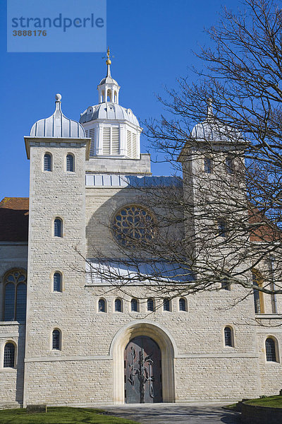 Kathedrale von Portsmouth  von der Oyster Street  Portsmouth  Hampshire  England  Vereinigtes Königreich  Europa
