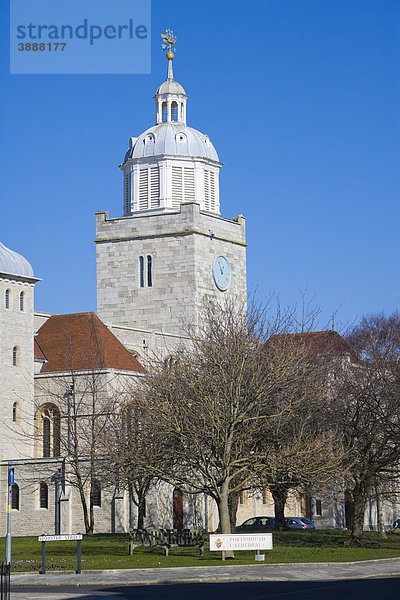 Kathedrale von Portsmouth  von der High Street  Portsmouth  Hampshire  England  Vereinigtes Königreich  Europa