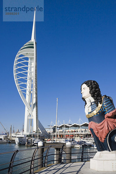 Galionsfigur  Yachthafen und Spinnaker Tower  Gunwharf Quays Hafenbecken  Portsmouth  Hampshire  England  Vereinigtes Königreich  Europa