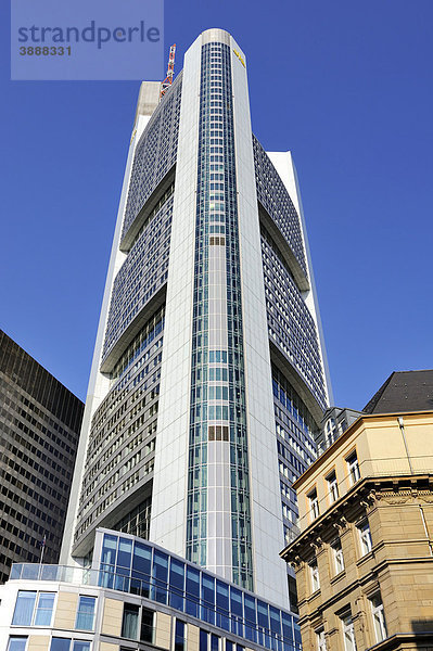 Der 259 Meter hohe Commerzbank Tower im Bankenviertel von Frankfurt am Main  Hessen  Deutschland  Europa