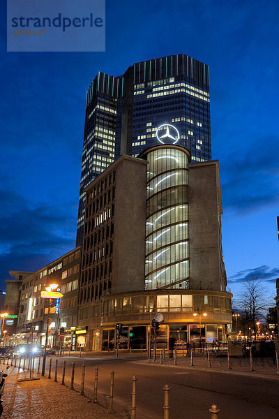 Blick auf das Mercedeshaus und hinten die EZB  Europäische Zentralbank  Frankfurt  Hessen  Deutschland  Europa