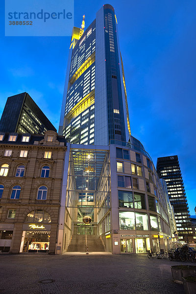 Blick auf die Commerzbank  Frankfurt  Hessen  Deutschland  Europa