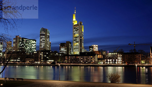 Blick auf die Skyline von Frankfurt  Commerzbank  EZB  Opernturm  Frankfurt  Hessen  Deutschland  Europa