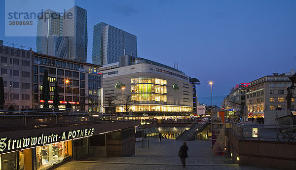 Die Hauptwache  hinten der Büroturm  Projekt Palais Quartier  Thurn-und-Taxis-Platz  Kaufhaus Galeria Kaufhof  Frankfurt am Main  Hessen  Deutschland  Europa