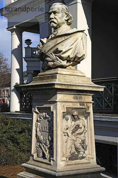 Denkmal von Friedrich Wilhelm Kücken  Musiker und Komponist  1810-1882  August-Bebel-Straße  Schwerin  Mecklenburg-Vorpommern  Deutschland  Europa