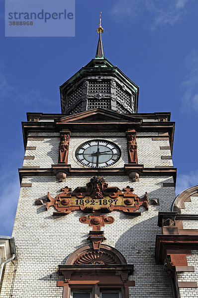 Reich verzierter Turm mit Turmuhr des Hauptpostamtes  1892 bis 1897 im Stil der Neorenaissance erbaut  Mecklenburgstraße  Schwerin  Mecklenburg-Vorpommern  Deutschland  Europa