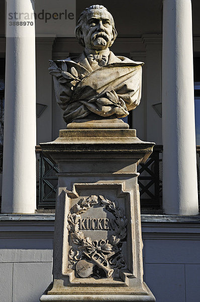 Denkmal von Friedrich Wilhelm Kücken  Musiker und Komponist  1810-1882  August-Bebel-Straße  Schwerin  Mecklenburg-Vorpommern  Deutschland  Europa