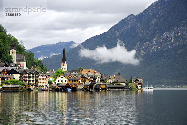 Stadtansicht  Sicht auf Hallstatt am Hallstätter See  UNESCO-Welterbe  Salzkammergut  Alpen  Oberösterreich  Österreich  Europa