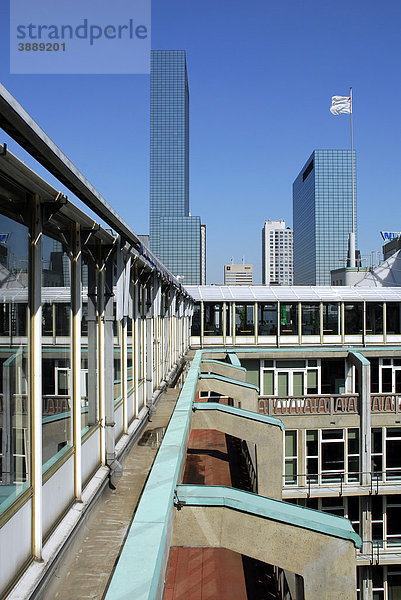 Moderne Architektur  Dachgeschoss Groothandelsgebouw  dahinter das Gebäude Delftse Poort  Rotterdam  Zuid-Holland  Süd-Holland  Niederlande  Europa