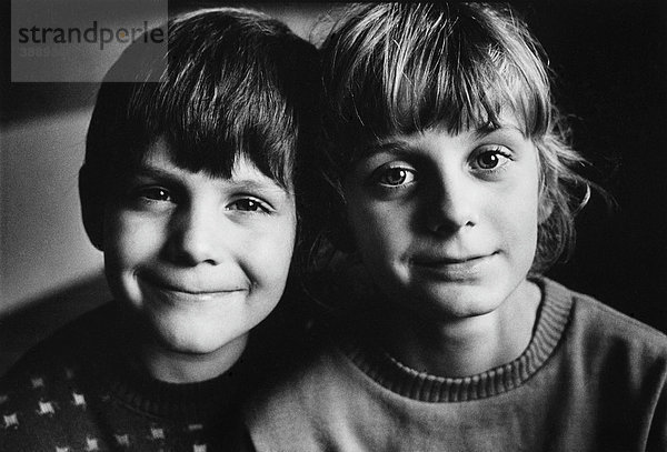 Geschwister  Junge und Mädchen  ca. 13 und 11 Jahre  DDR  ca. 1984