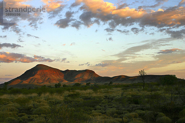 Mount Bruce bei Sonnenuntergang  Karijini Nationalpark  Pilbara  Northwest Australia  Australien