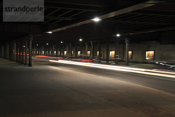 Bahnhofsunterführung bei Nacht  Alte Celler Heerstraße  Landeshauptstadt Hannover  Niedersachsen  Deutschland  Europa
