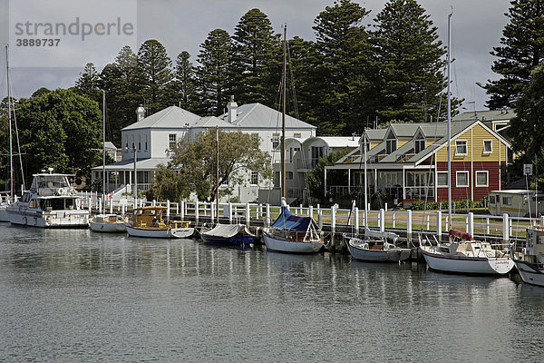 Segelboote am Moyne River in Port Fairy  Victoria  Australien