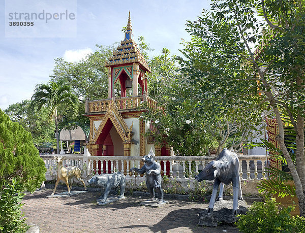 Tierfiguren beim buddhistischen Tempel Wat Phra Thong  Thalang  Insel Phuket  Südthailand  Thailand  Südostasien  Asien