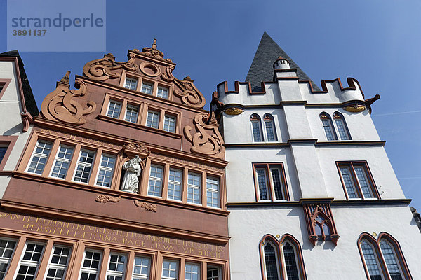 Steipe und Rotes Haus am Hauptmarkt in Trier  Rheinland-Pfalz  Deutschland  Europa