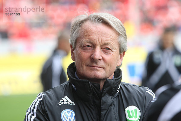 Lorenz-Günther Köstner  Trainer des Fußball-Bundesligisten VFL Wolfsburg  Mainz  Rheinland-Pfalz  Deutschland  Europa