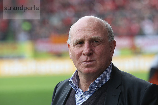 Dieter Hoeneß  Manager des Fußball-Bundesligisten VFL Wolfsburg  Mainz  Rheinland-Pfalz  Deutschland  Europa