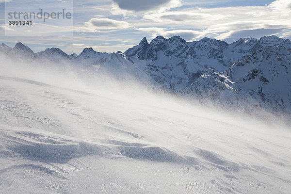 Schneesturm auf dem Fellhorn  Schneeverwehung  Winter  Oberstdorf  Allgäuer Alpen  Allgäu  Bayern  Deutschland  Europa