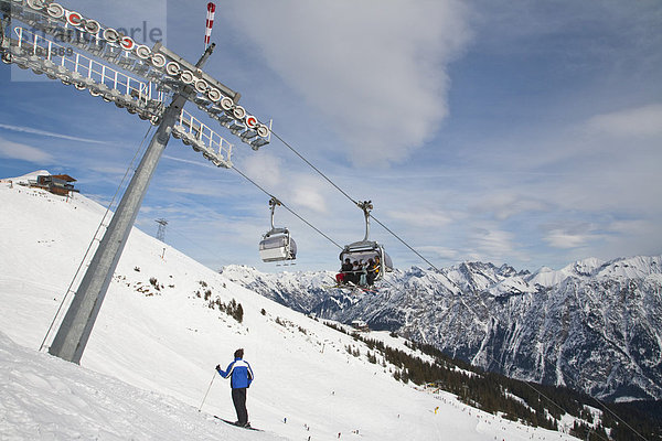 Sessellift am Fellhorn  Skigebiet  Winter  Schnee  Oberstdorf  Allgäuer Alpen  Allgäu  Bayern  Deutschland  Europa