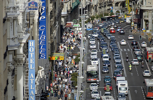 Verkehr auf der Gran Via Straße  Madrid  Spanien  Europa