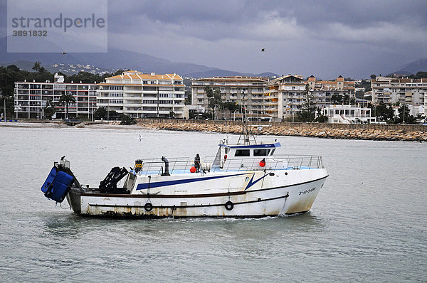 Kleines Fischerboot  Abend  Altea  Costa Blanca  Provinz Alicante  Spanien  Europa