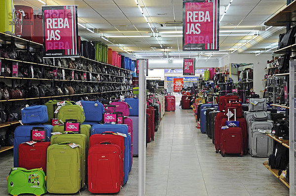 Rebajas  Sonderangebote  Geschäft  Koffer  Taschen  Benidorm  Provinz Alicante  Spanien  Europa