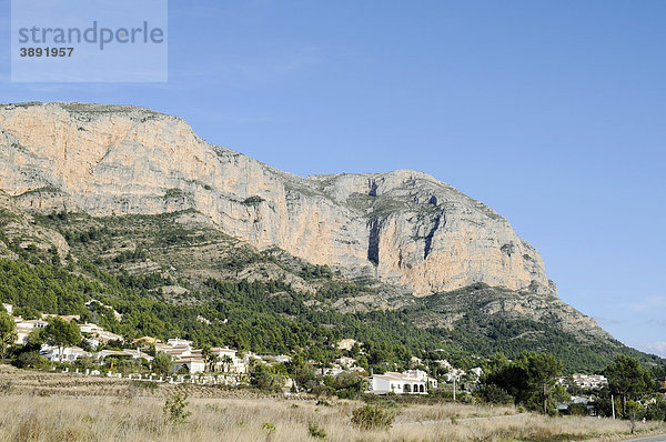 Häuser  Wohnsiedlung  Berg Montgo  Naturschutzgebiet  Javea  Costa Blanca  Provinz Alicante  Spanien  Europa