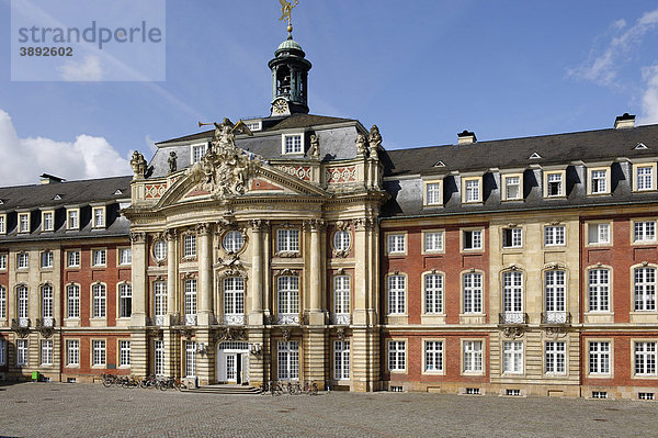 Fürstbischöfliches Residenzschloss  erbaut von J.K. Schlaun ab 1767  Münster  Nordrhein-Westfalen  Deutschland  Europa
