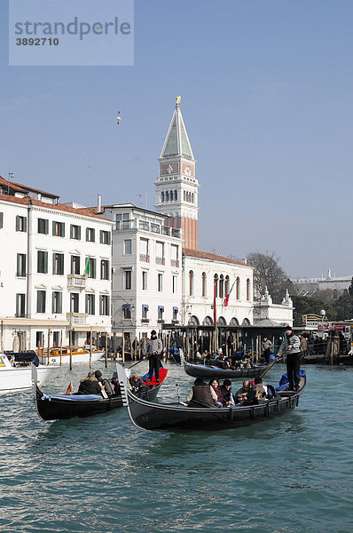 Gondelfahrt  Canal Grande  Venedig  Venetien  Italien  Europa