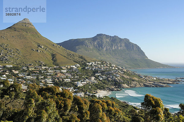 Häuser in der Bucht von Llandudno  Kapstadt  Südafrika  Afrika