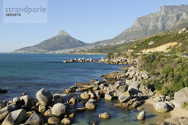 Blick auf Lion's Head  Camps Bay und Zwölf Apostel  Kapstadt  Südafrika  Afrika