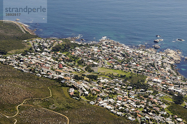 Blick vom Tafelberg auf Camps Bay  Kapstadt  Westkap  Südafrika  Afrika