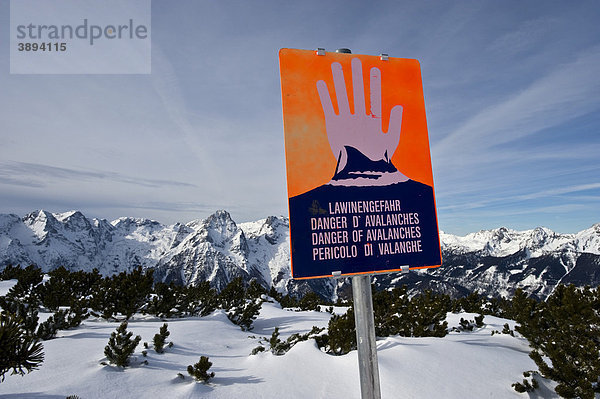 Warnschild  Lawinengefahr  Totes Gebirge  Hinterstoder  Oberösterreich  Österreich  Europa