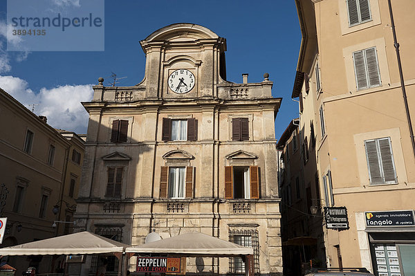 Fontana di Piazza del Mercato  Spoleto  Umbrien  Italien  Europa