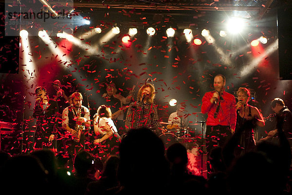 Die schwedische Indie-Pop-Band I'm from Barcelona live in der Schüür  Luzern  Schweiz
