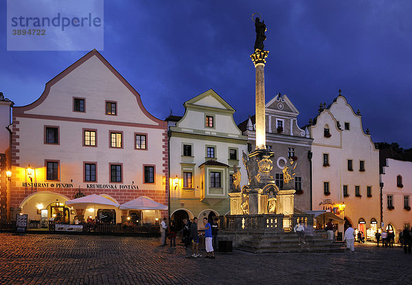 Platz Namesti Svornosti  historische Altstadt am Abend  UNESCO-Welterbe  Cesky Krumlov oder Böhmisch Krumau  Tschechien  Europa