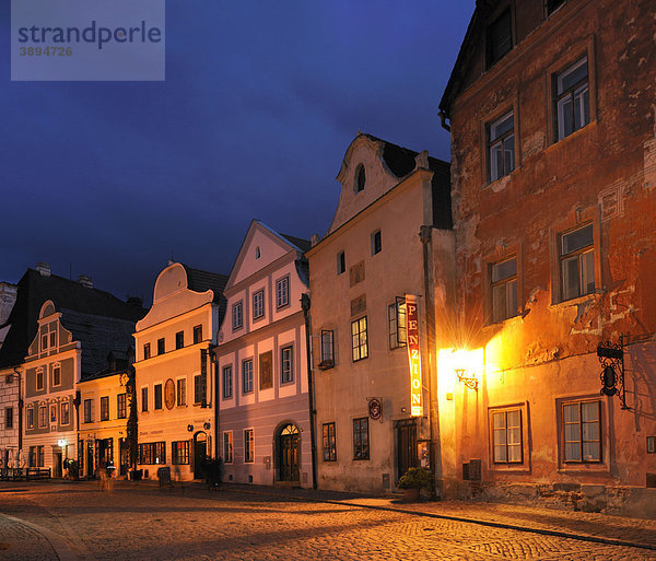 Historische Altstadt am Abend  UNESCO-Welterbe  Cesky Krumlov oder Böhmisch Krumau  Tschechien  Europa