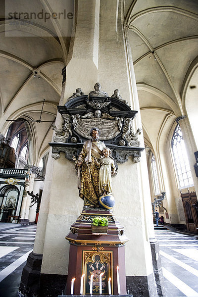 Innenansicht der Liebfrauenkirche  Onze Lieve Vrouwekerk  Bruggemuseum Onthaalkerk O.L.V.  Brügge  Westflandern  Belgien  Europa