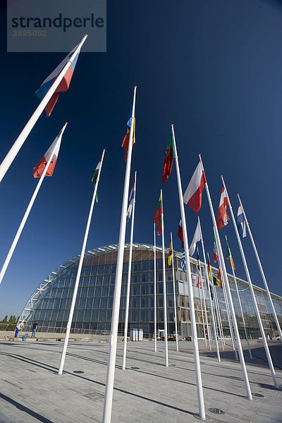 Internationale Flaggen  Europäische Investitionsbank EIB  Kirchberg-Plateau  Europaviertel  Luxemburg  Europa