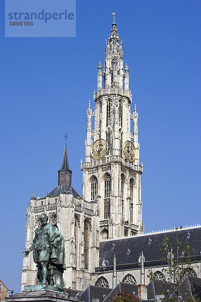 Das Rubensdenkmal mit der Liebfrauenkathedrale  Onze-Lieve-Vrouwekathedraal  Groenplaats  Antwerpen  Flandern  Belgien  Europa
