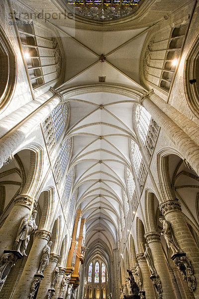 Innenaufnahme  Kathedrale St. Michael und St. Gudula  Brüssel  Belgien  Europa