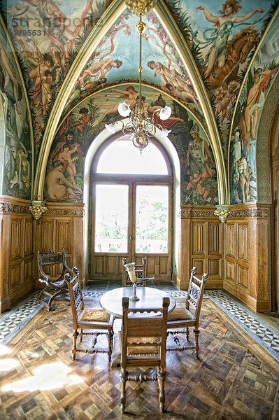 Ein Zimmer im Schloss Drachenfels  Drachenburg  Drachenfels  Königswinter  Nordrhein-Westfalen  Deutschland  Europa