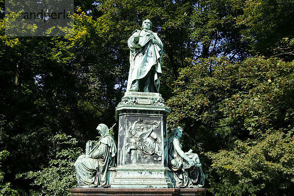 Denkmal von Peter von Cornelius  Düsseldorf  Nordrhein-Westfalen  Deutschland  Europa