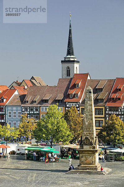 Domplatz mit Marktsäule in Erfurt  Thüringen  Deutschland  Europa