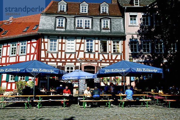 StraßencafÈ am Schlossplatz  Frankfurt am Main  Stadtteil Höchst  Hessen  Deutschland  Europa