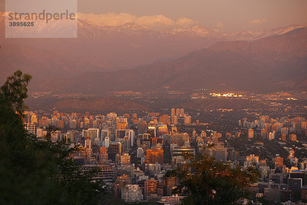 Abendstimmung  Santiago de Chile  Cordilleras de los Andos  Chile  Südamerika