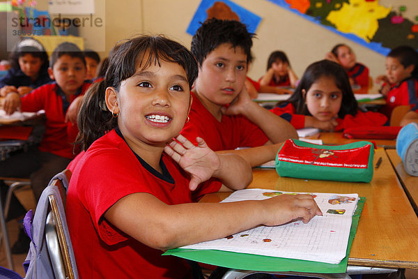 Schüler während des Unterrichtes  Schule Belem  Santiago de Chile  Chile  Südamerika