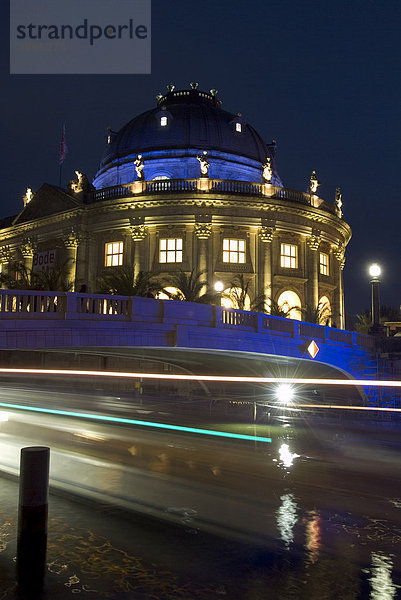 Bode-Museum  Nachtaufnahme  Museumsinsel  UNESCO Weltkulturerbe  Berlin  Deutschland  Europa