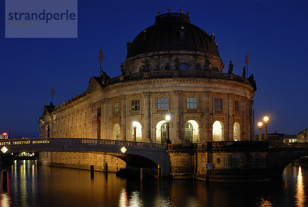 Bode-Museum  Nachtaufnahme  Museumsinsel  UNESCO Weltkulturerbe  Berlin  Deutschland  Europa