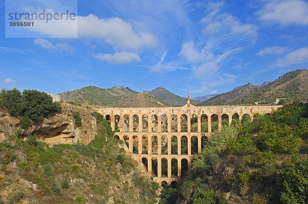 Puente de las Aguilas  römisches Aquädukt  Nerja  La Axarquia  Provinz Malaga  Andalusien  Spanien  Europa